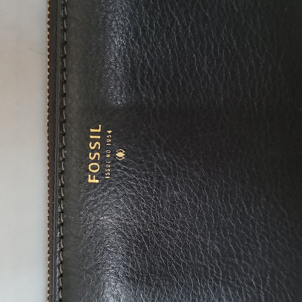 Fossil long black zip around wallet - Picture 2 of 15